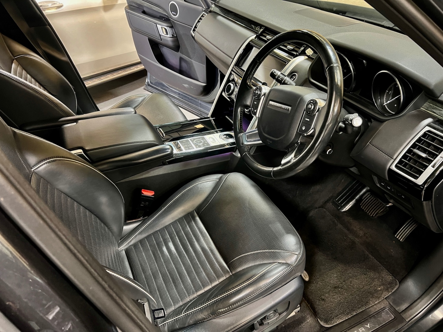 Used Land Rover Discovery 2017 for sale - 77350784: Photo 9