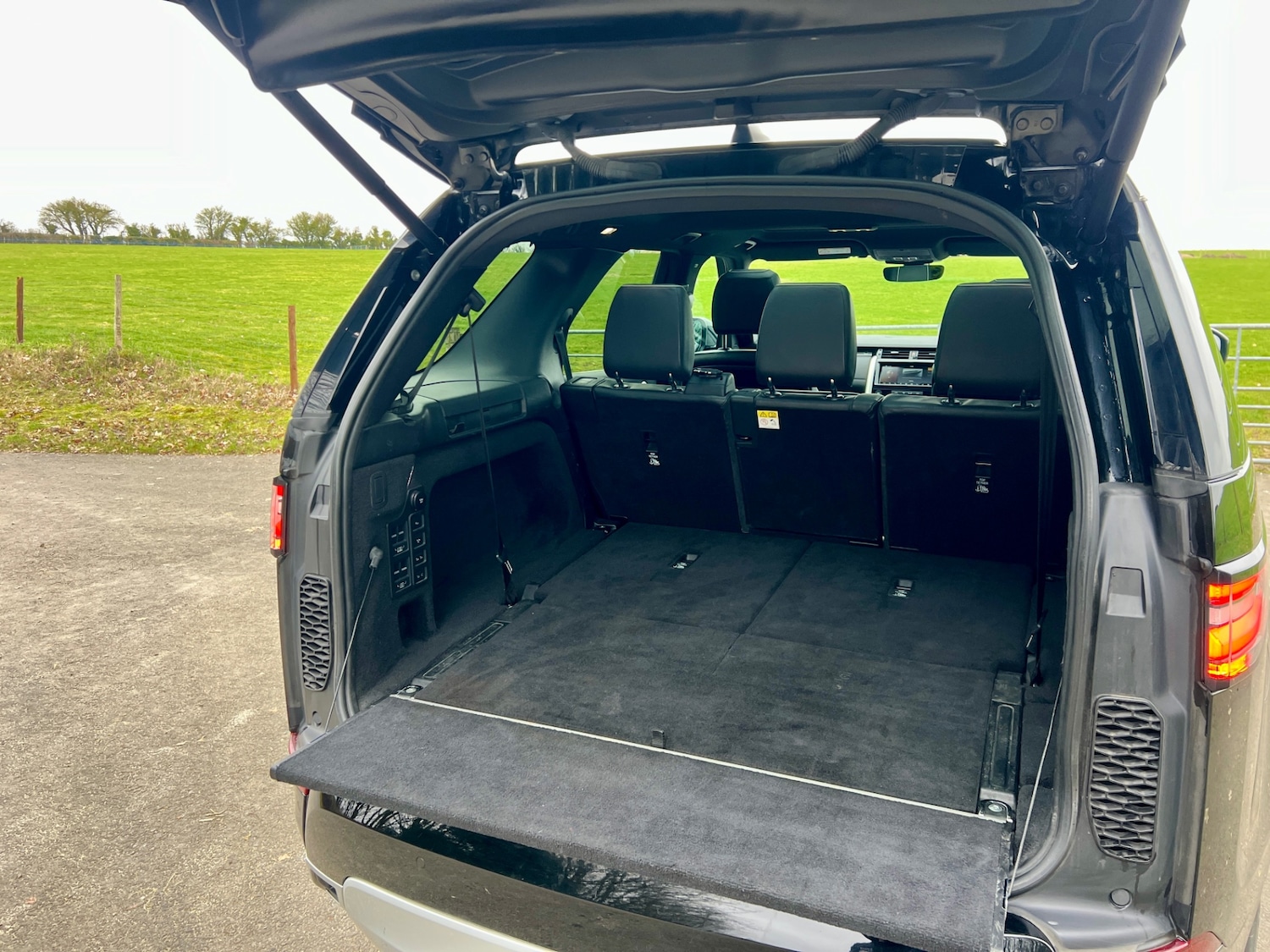 Used Land Rover Discovery 2019 for sale - 77618936: Photo 19