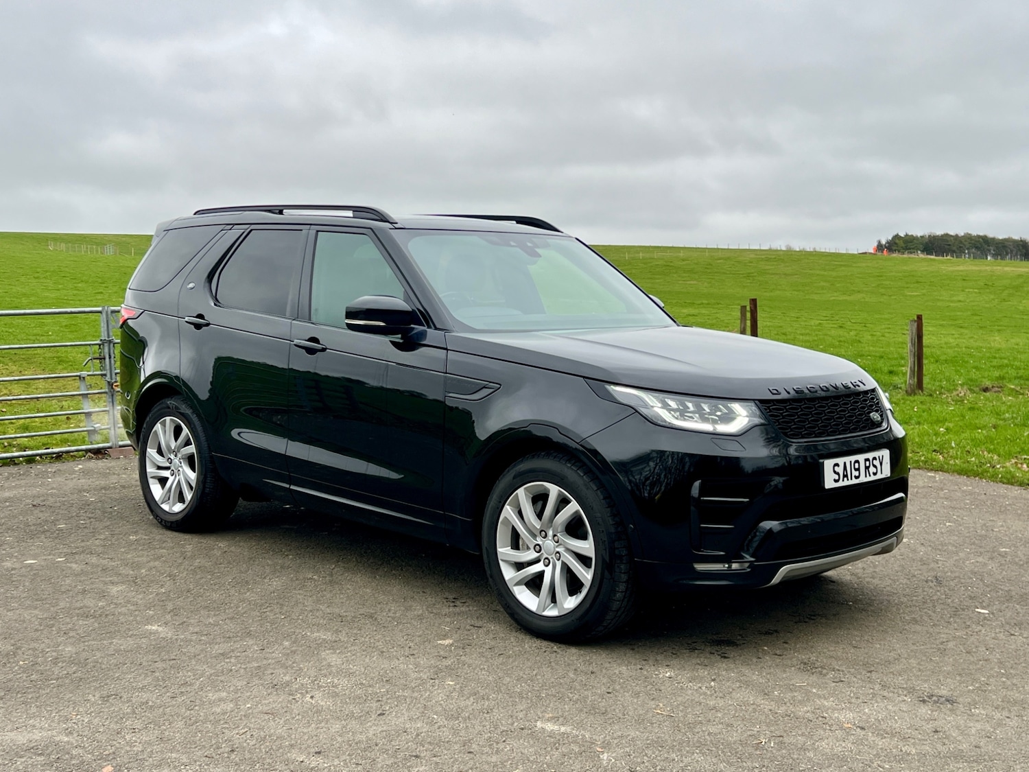 Used Land Rover Discovery 2019 for sale - 77618936: Photo 3