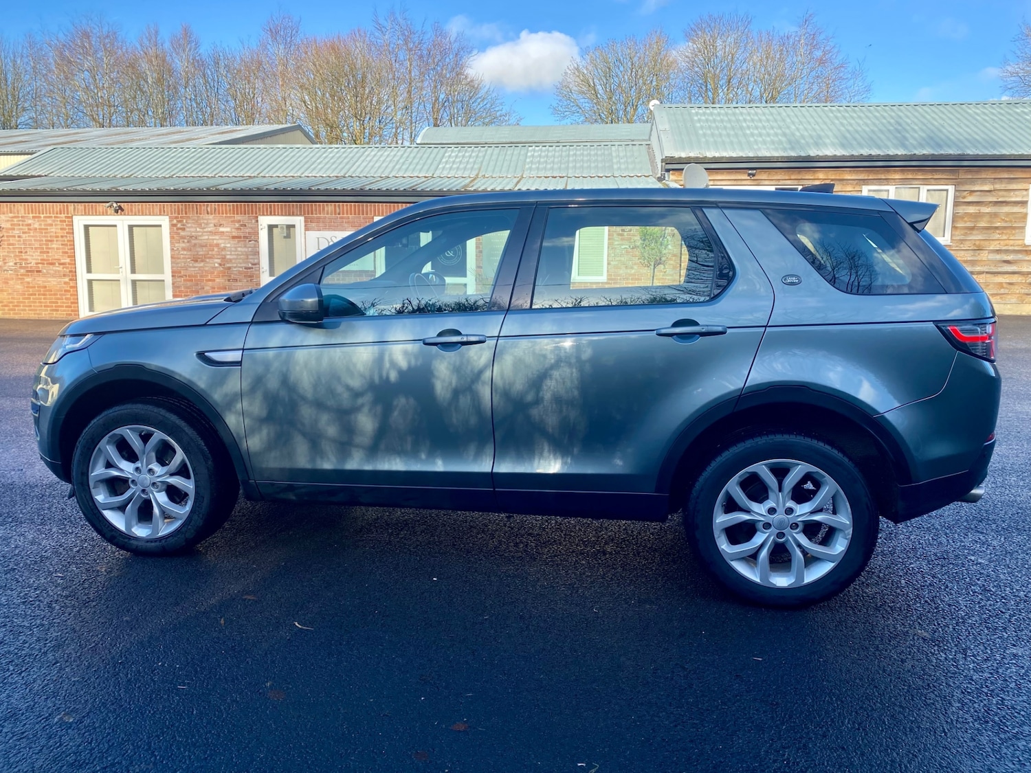 Used Land Rover Discovery Sport 2018 for sale - 76986617: Photo 3