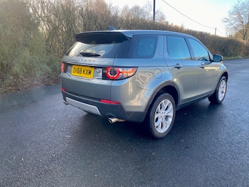 Used Land Rover Discovery Sport 2018 for sale - 76986617: Photo