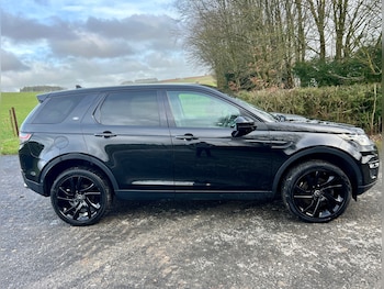 Used Land Rover Discovery Sport 2016 for sale - 77350777: Photo