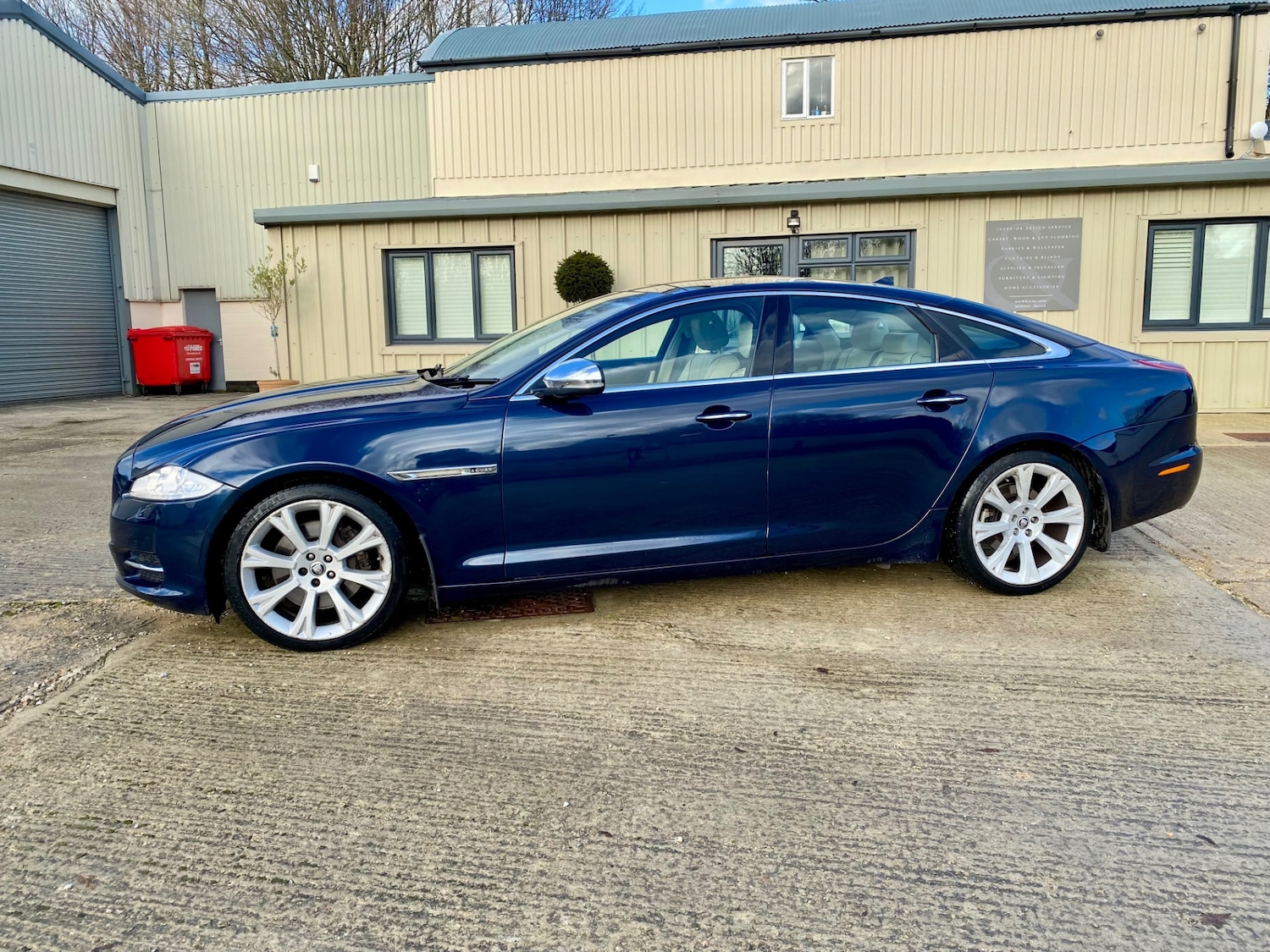 Used Jaguar XJ 2012 for sale - 76985228: Photo 2