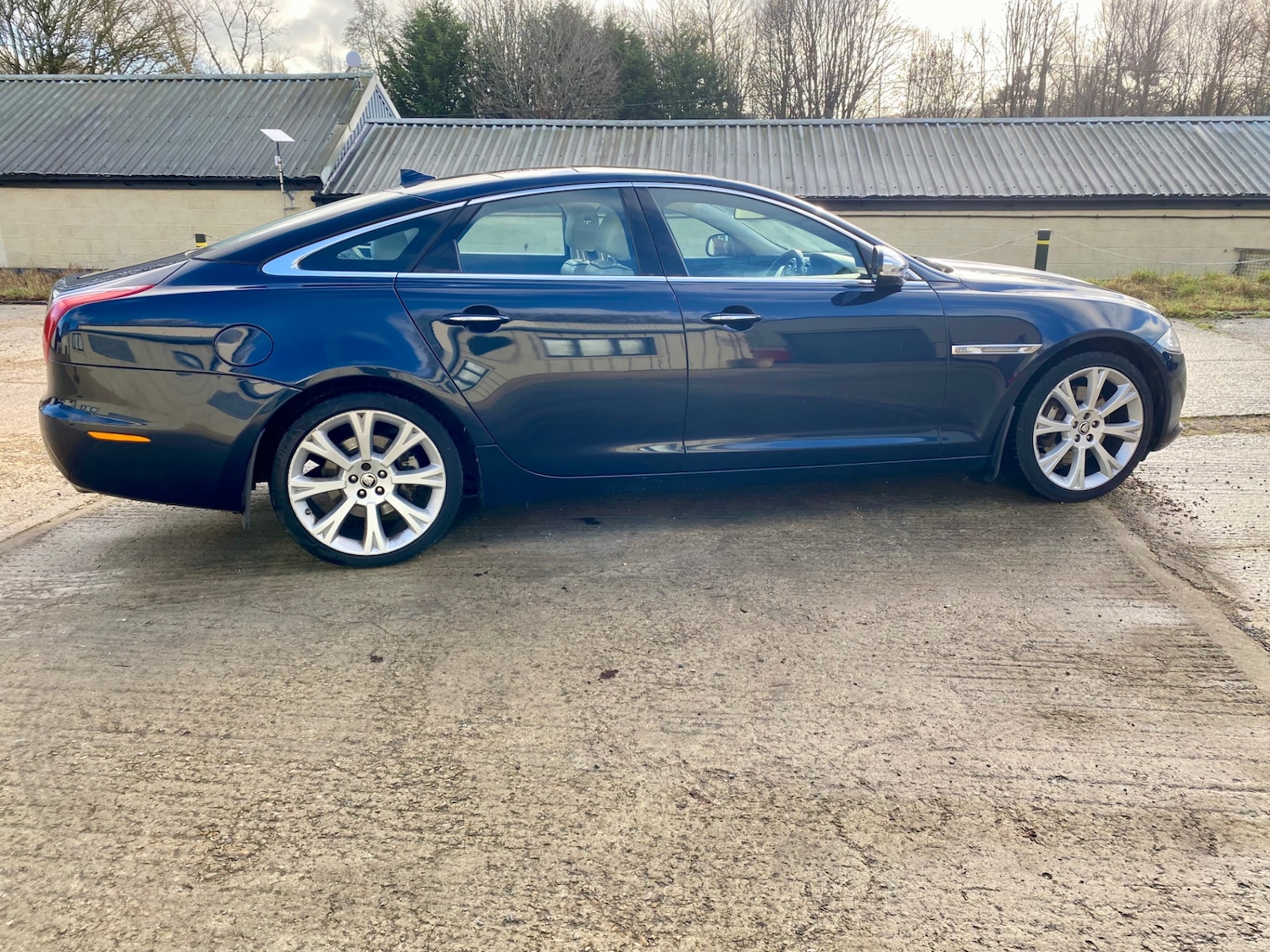 Used Jaguar XJ 2012 for sale - 76985228: Photo 4