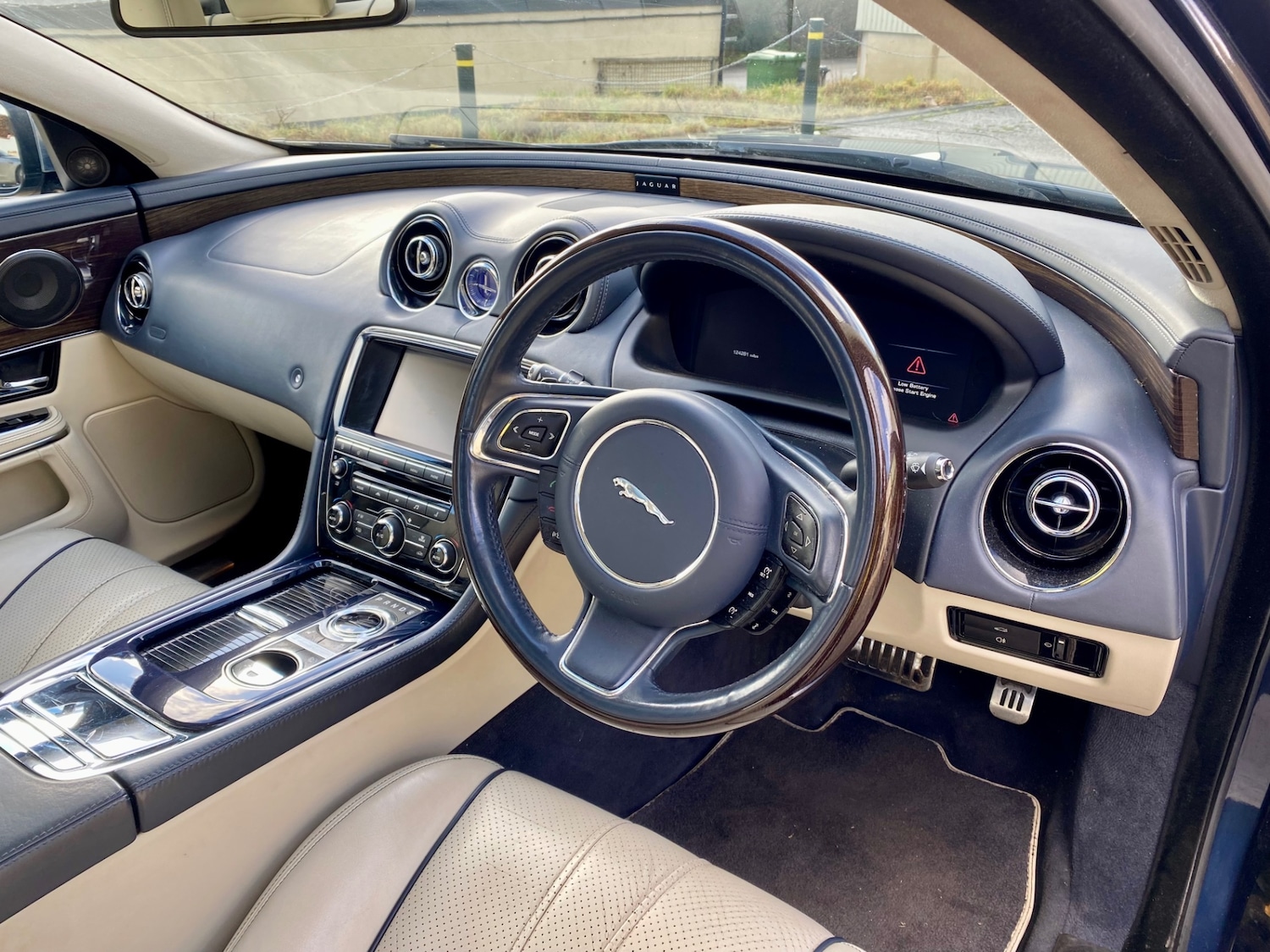 Used Jaguar XJ 2012 for sale - 76985228: Photo 8