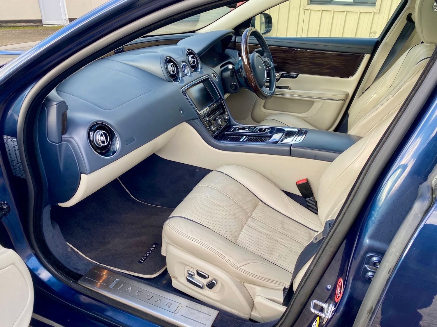 Used Jaguar XJ 2012 for sale - 76985228: Photo 9