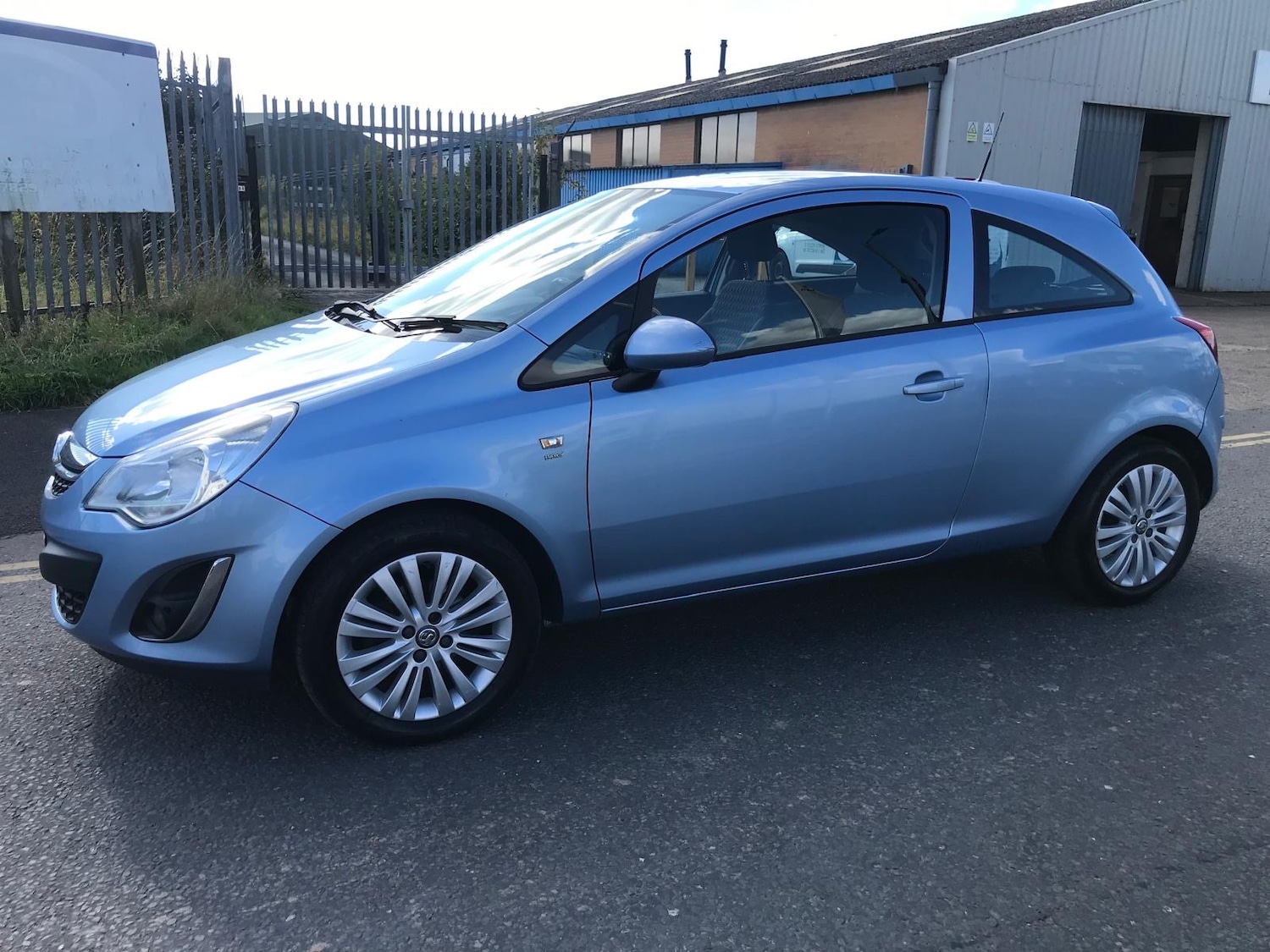 Used Vauxhall Corsa 2013 for sale - 76483114: Photo 2