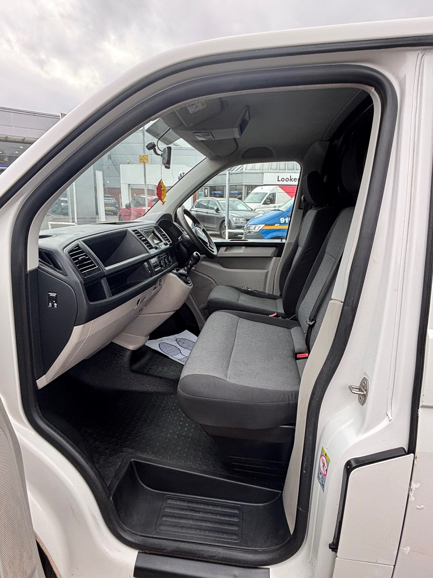 Used Volkswagen Transporter 2018 for sale - 77629855: Photo 12