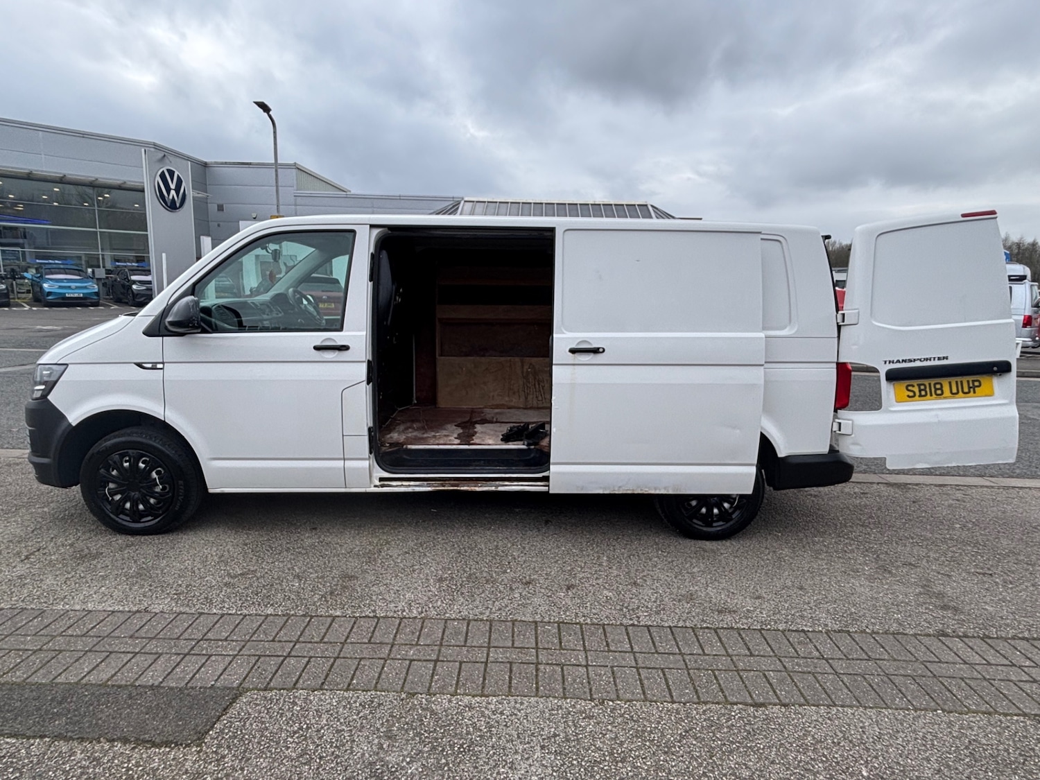 Used Volkswagen Transporter 2018 for sale - 77629855: Photo 8