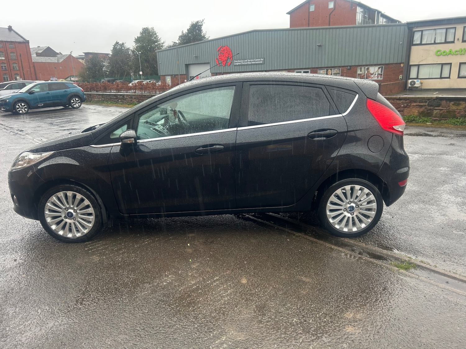Used Ford Fiesta 2010 for sale - 77998720: Photo 5