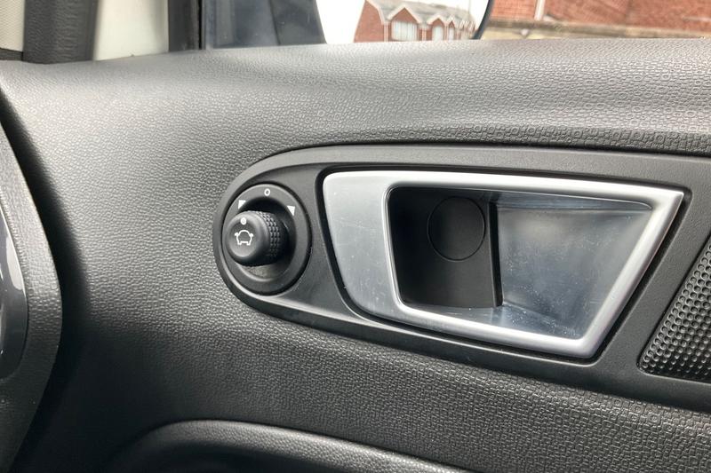 Used Ford Ecosport 2017 for sale - 76400108: Photo 32