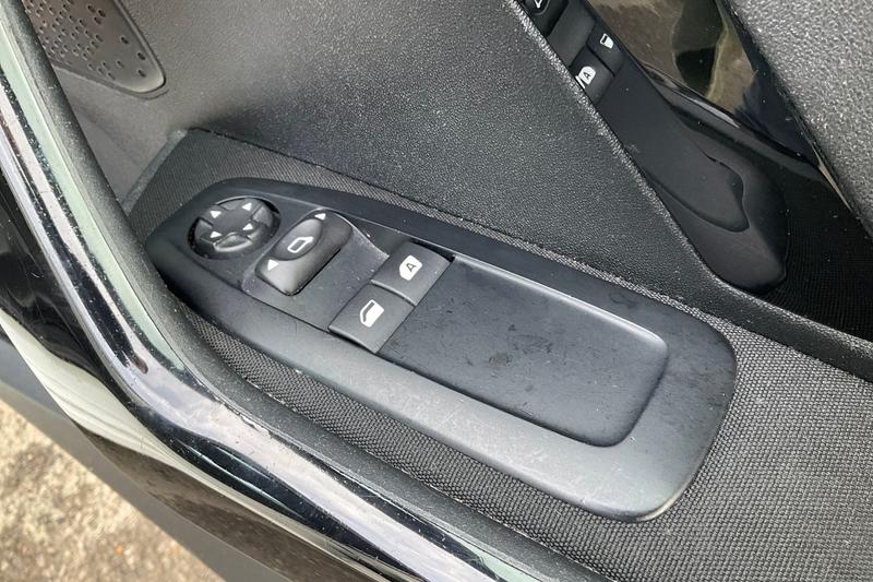 Used Peugeot 208 2016 for sale - 77763623: Photo 16