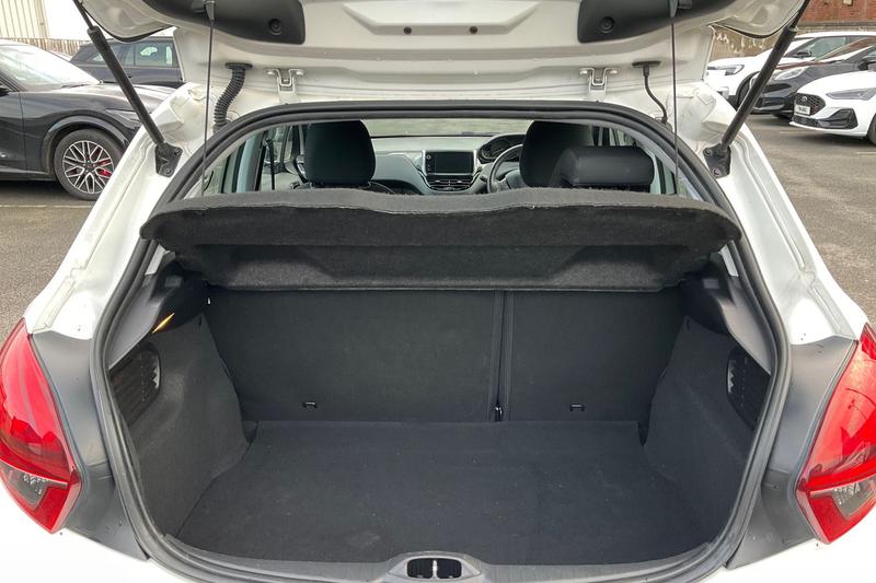 Used Peugeot 208 2016 for sale - 77763623: Photo 21