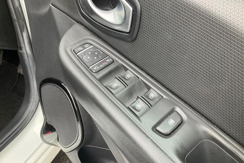 Used Renault Clio 2019 for sale - 76480403: Photo 16