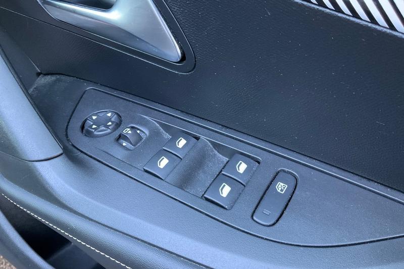 Used Peugeot 2008 2023 for sale - 77218183: Photo 16