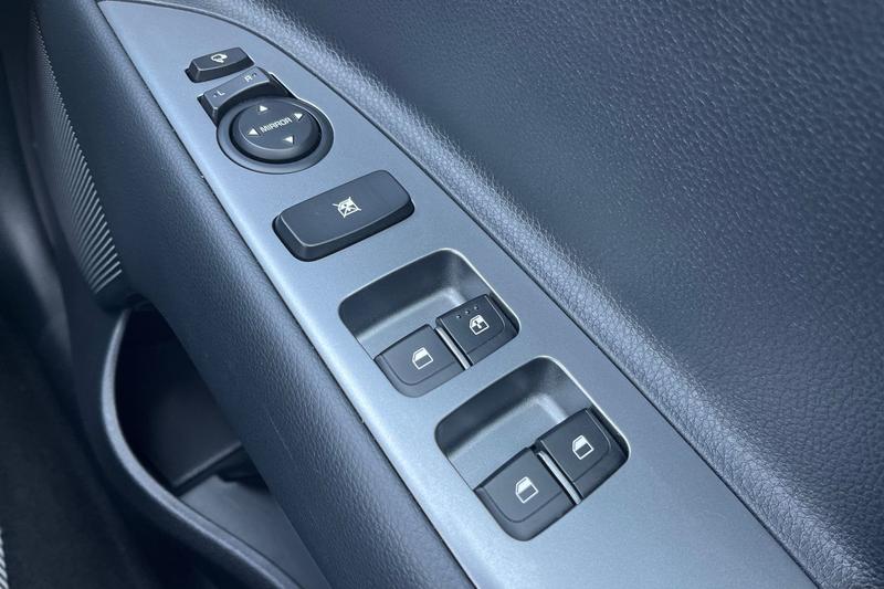 Used Kia Stonic 2024 for sale - 76114542: Photo 16