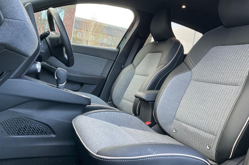 Used Renault Clio 2023 for sale - 76621523: Photo 19