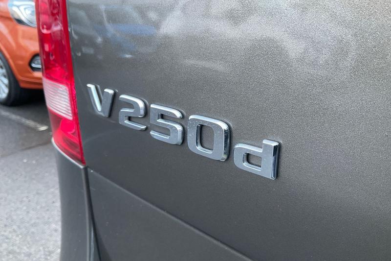 Used Mercedes-Benz V-Class 2018 for sale - 77301140: Photo 39