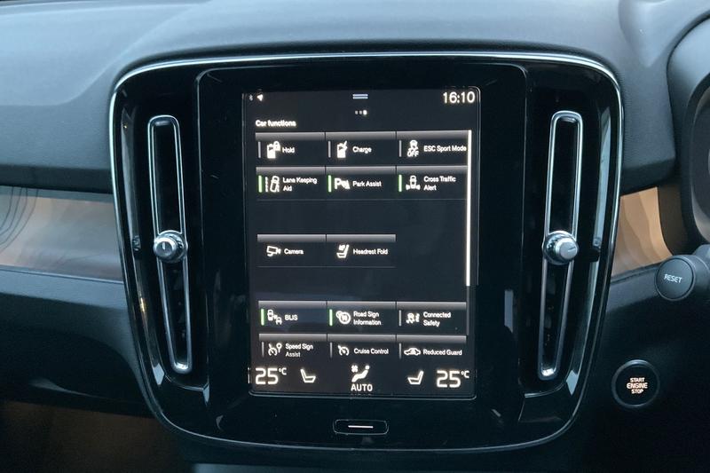 Used Volvo XC40 2023 for sale - 77128190: Photo 25