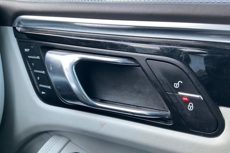 Used Porsche Macan 2018 for sale - 77274920: Photo 33