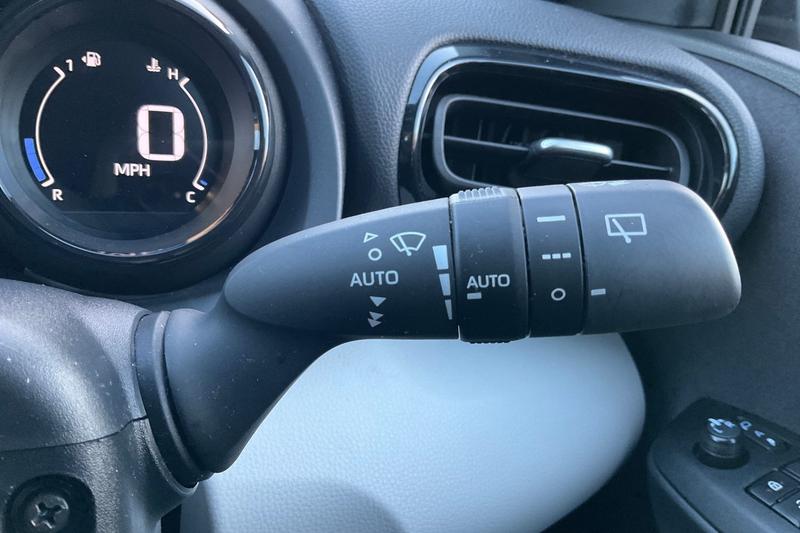 Used Toyota Yaris for sale - 77218180: Photo 15