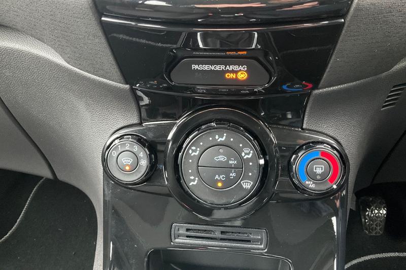 Used Ford Fiesta 2013 for sale - 76452921: Photo 24