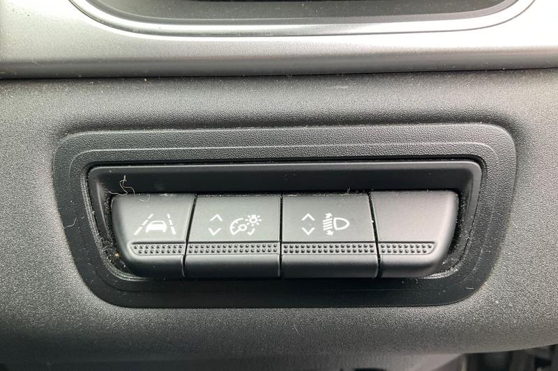 Used Renault Captur 2020 for sale - 77248728: Photo 30