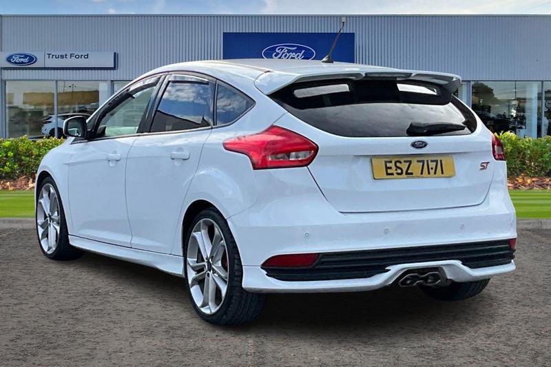 Used Ford Focus 2017 for sale - 76344453: Photo 2