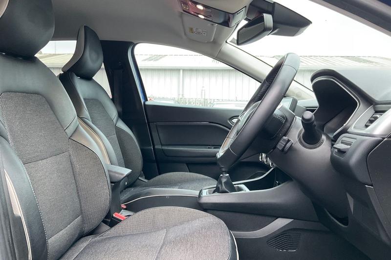 Used Renault Captur for sale - 77176411: Photo 17