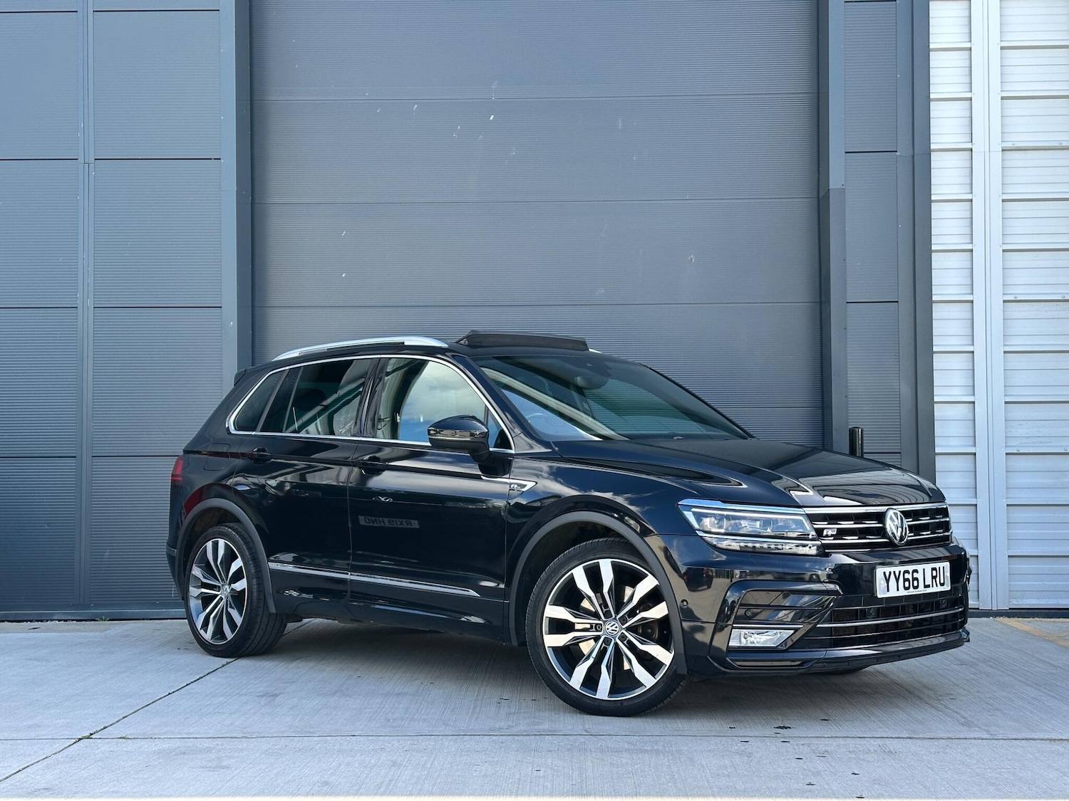 Used Volkswagen Tiguan for sale - 77892747: Photo 1