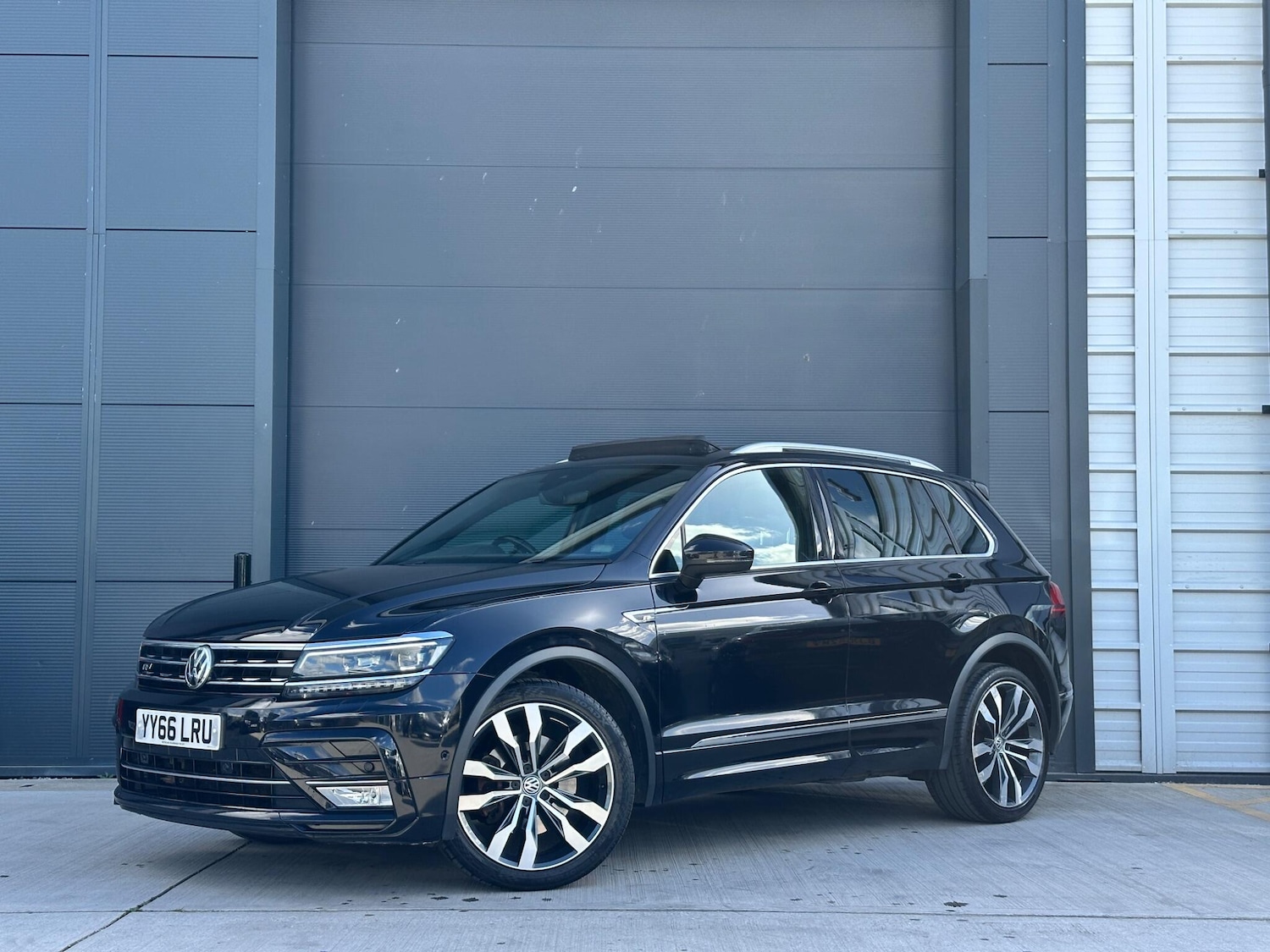 Used Volkswagen Tiguan for sale - 77892747: Photo 3