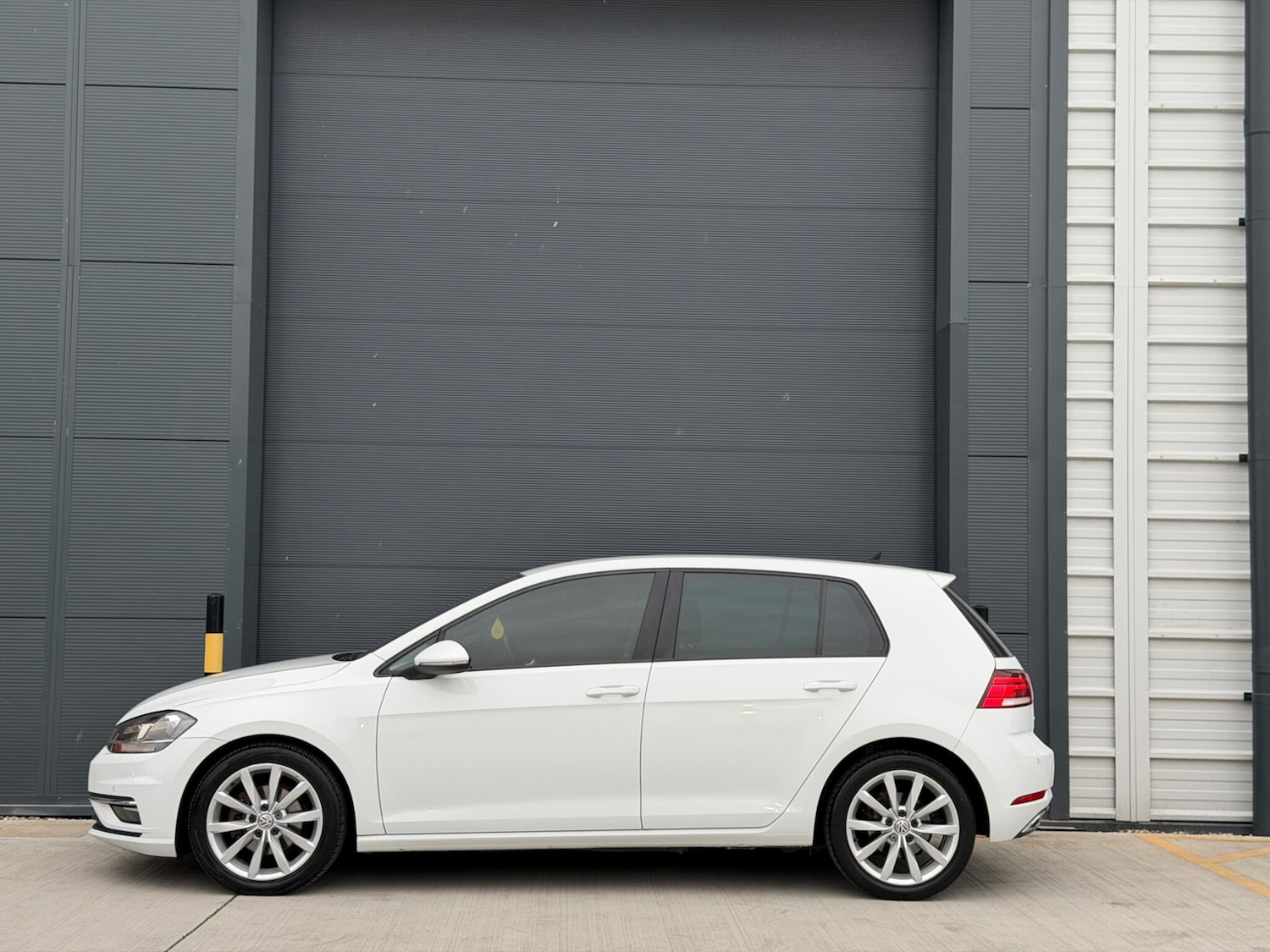 Used Volkswagen Golf 2017 for sale - 78046677: Photo 4