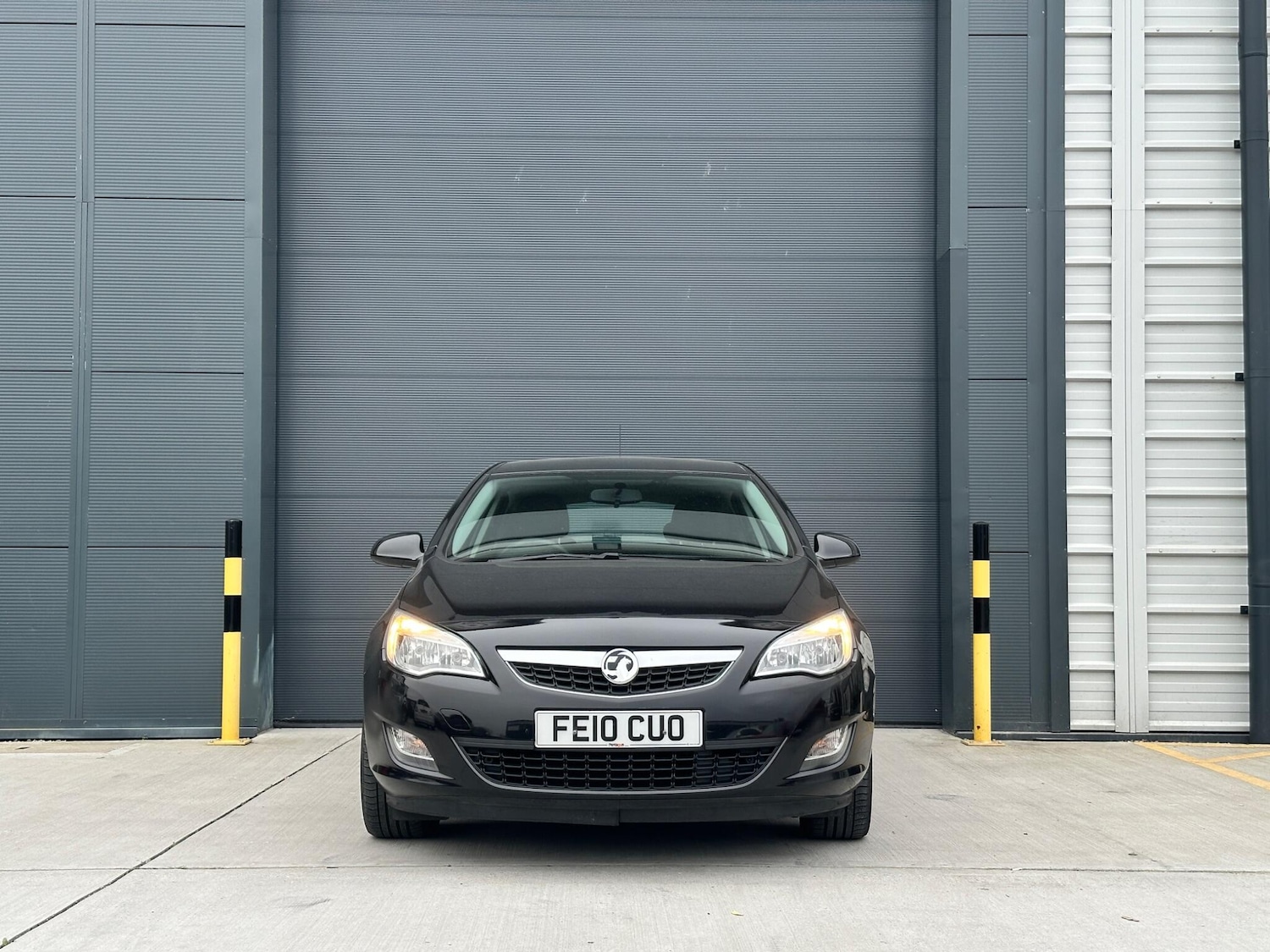 Used Vauxhall Astra 2010 for sale - 77597949: Photo 2