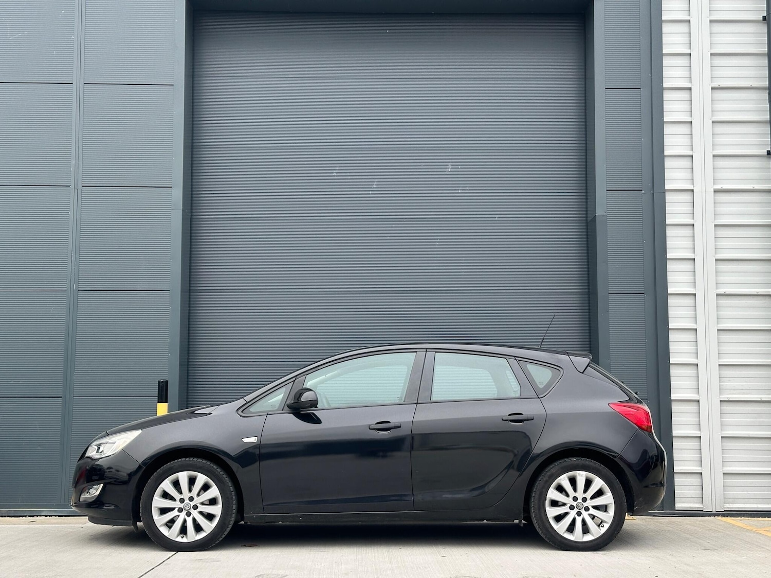 Used Vauxhall Astra 2010 for sale - 77597949: Photo 4