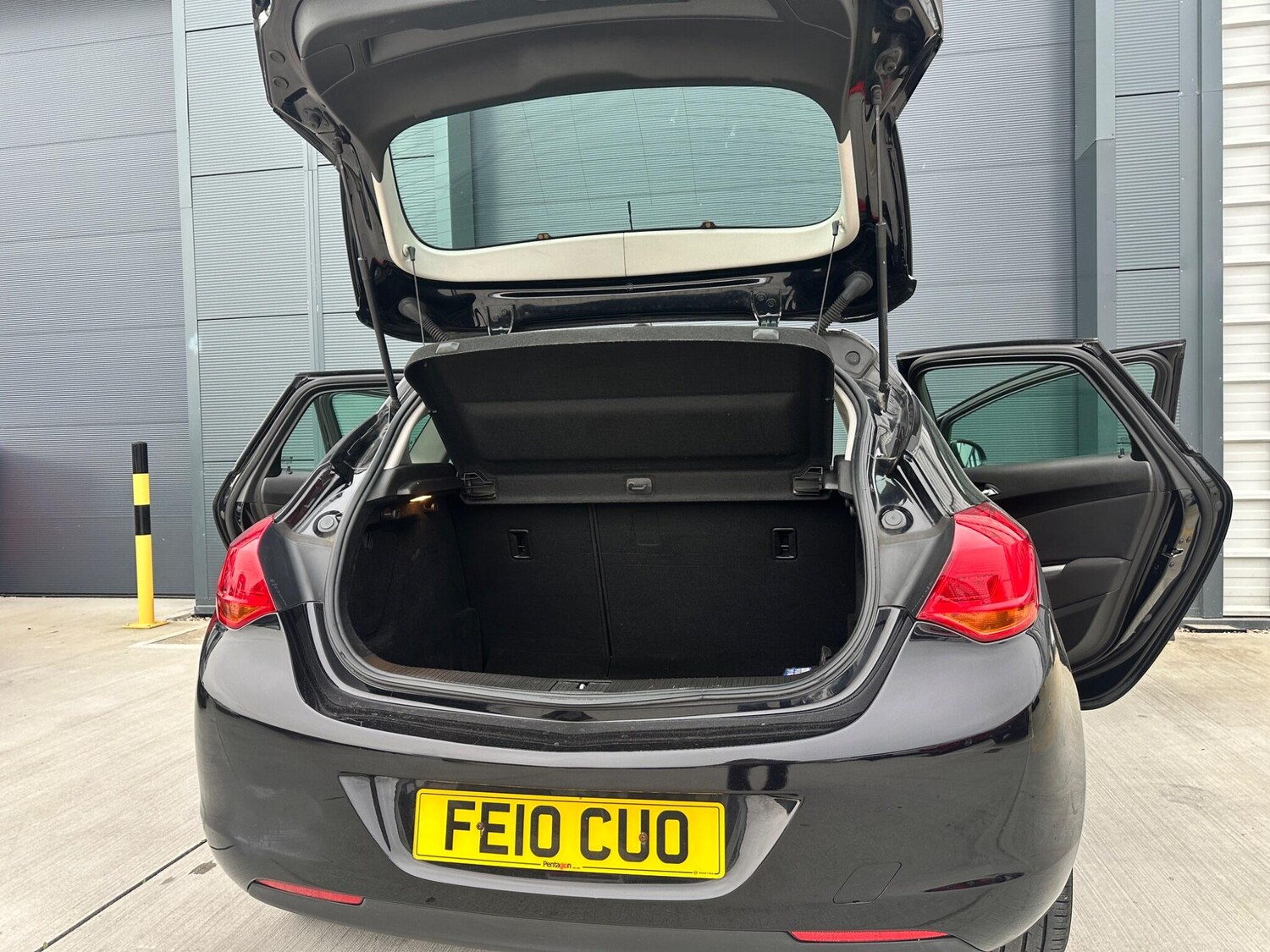 Used Vauxhall Astra 2010 for sale - 77597949: Photo 9