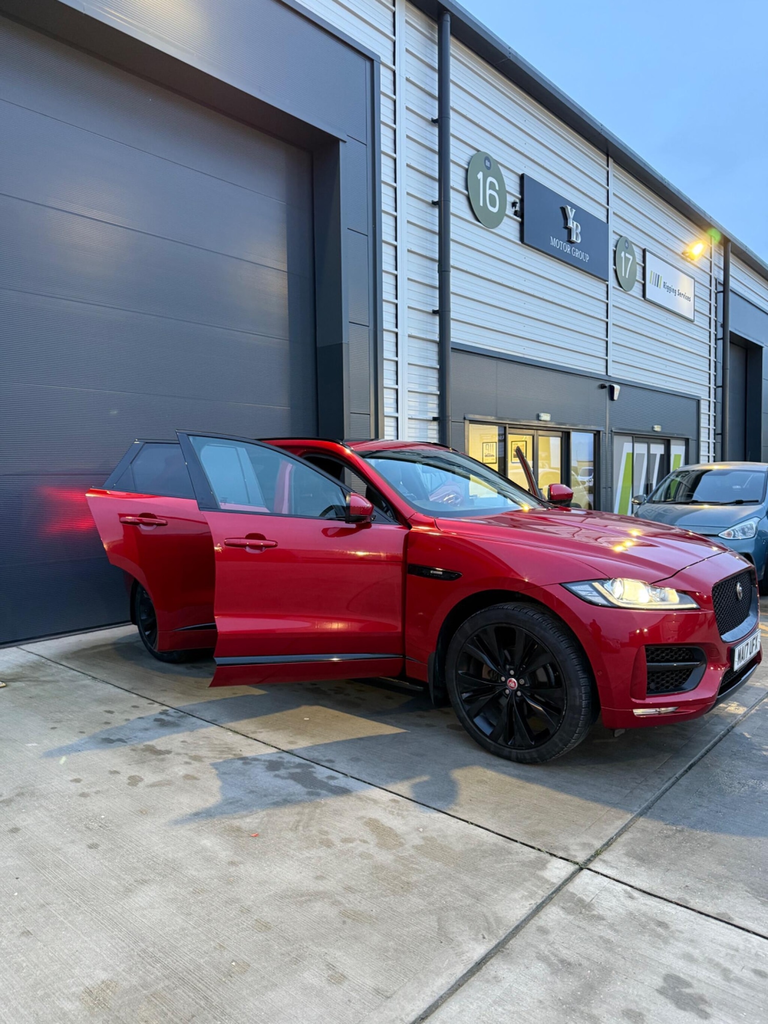 Used Jaguar F-Pace 2017 for sale - 77484296: Photo 11