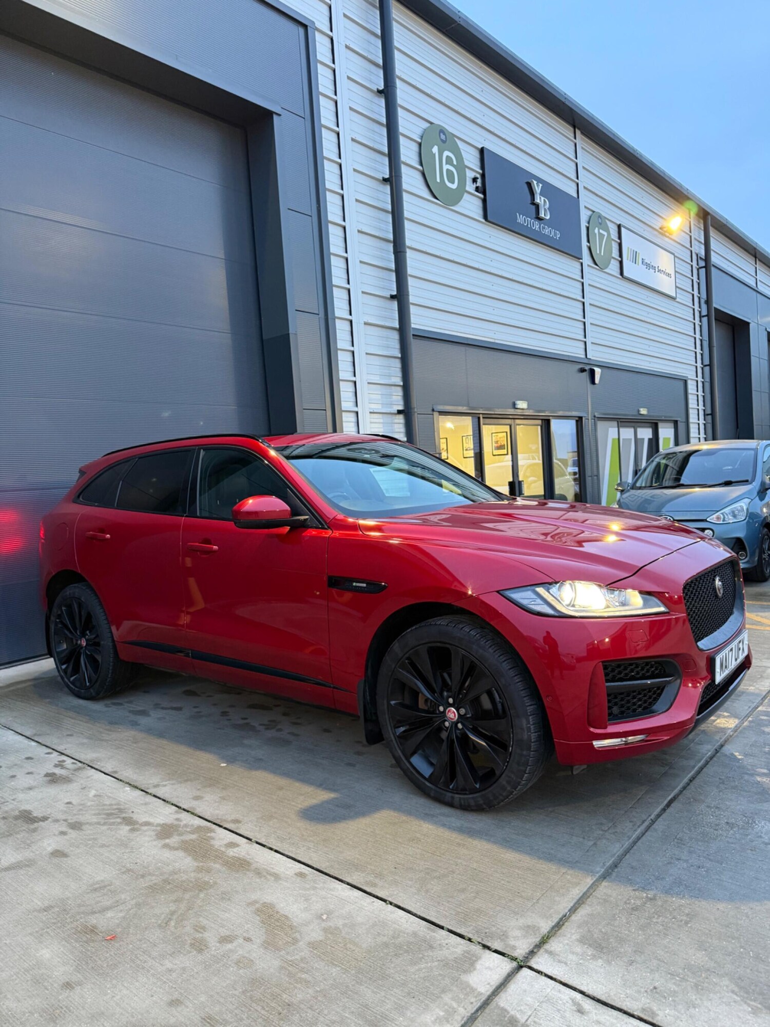 Used Jaguar F-Pace 2017 for sale - 77484296: Photo 12