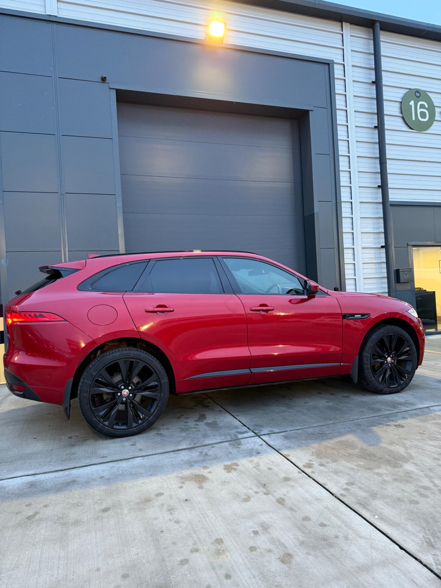 Used Jaguar F-Pace 2017 for sale - 77484296: Photo 14