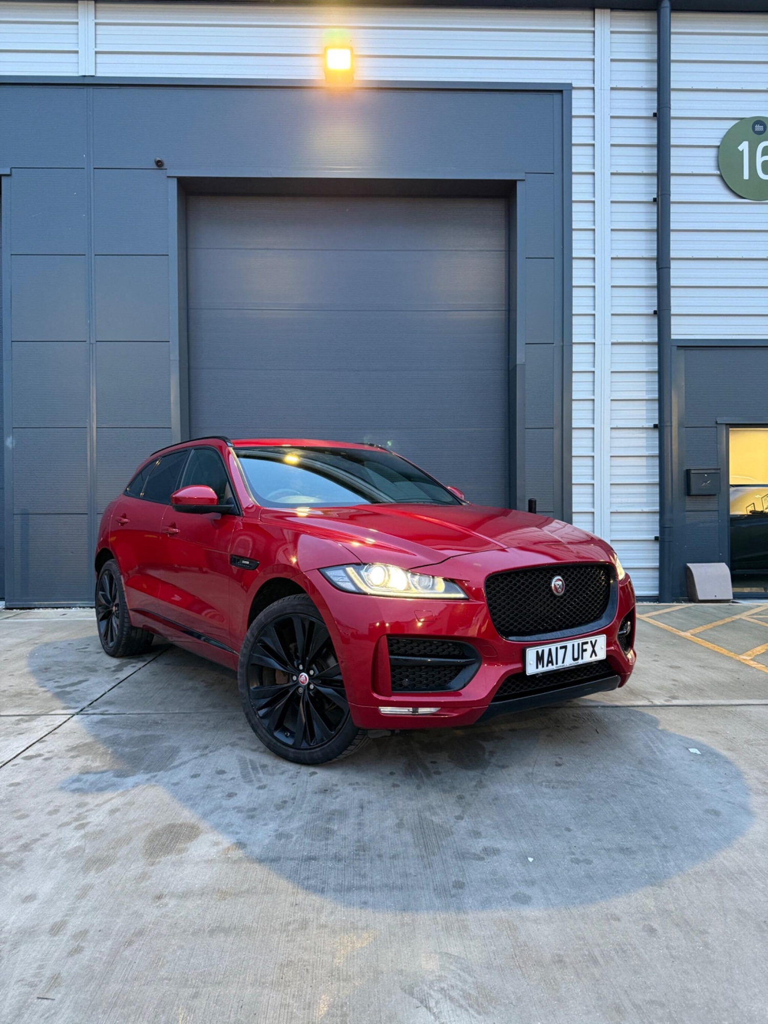 Used Jaguar F-Pace 2017 for sale - 77484296: Photo 2