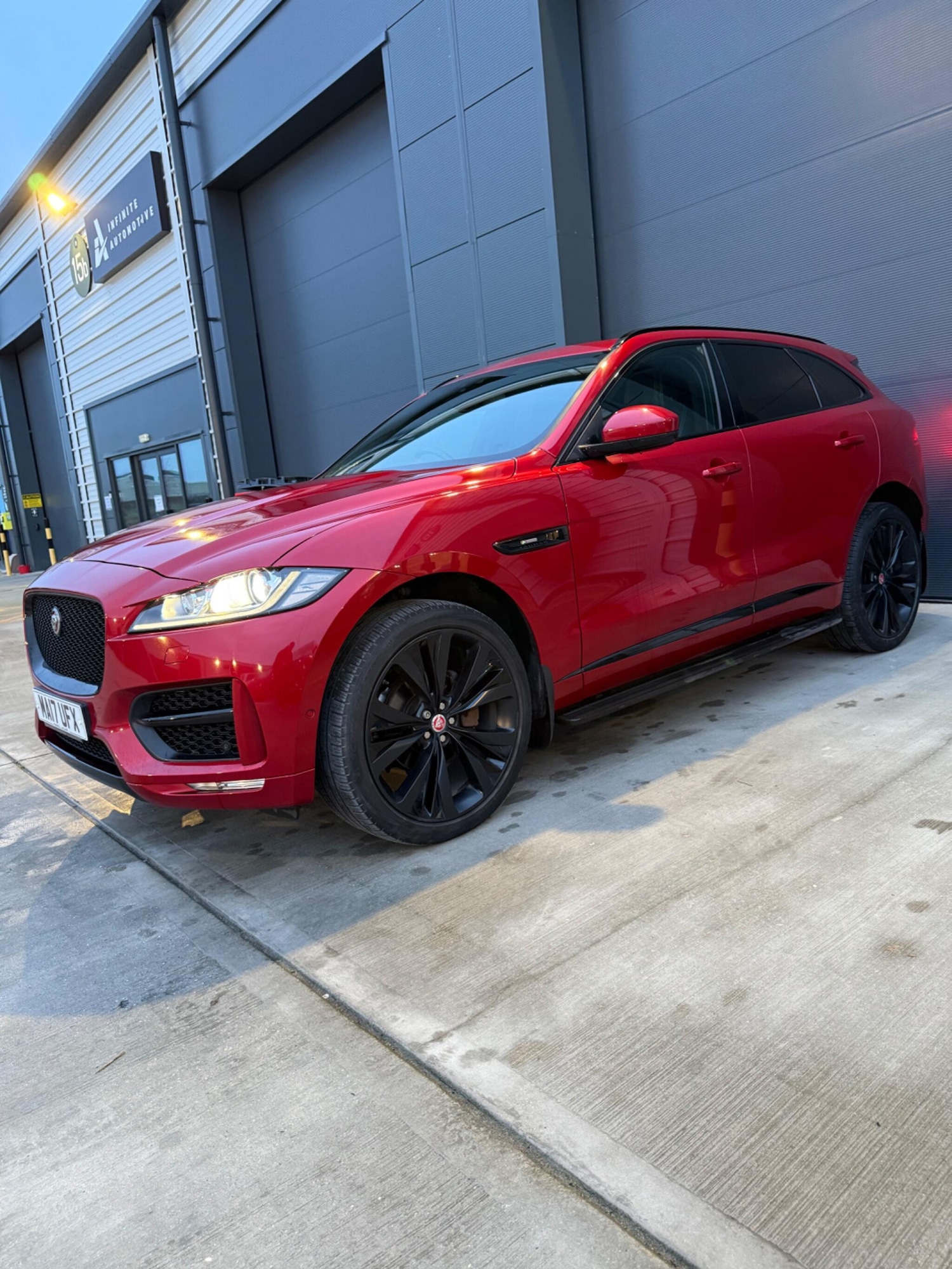 Used Jaguar F-Pace 2017 for sale - 77484296: Photo 3