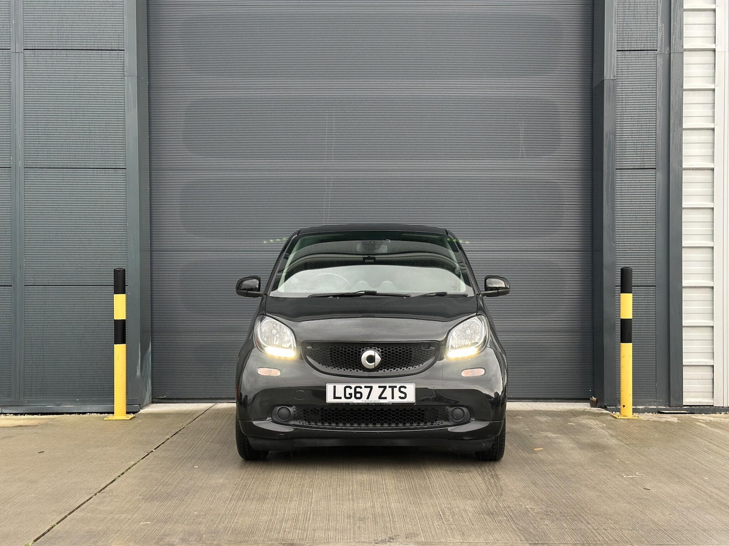 Used smart fortwo 2017 for sale - 77412086: Photo 2