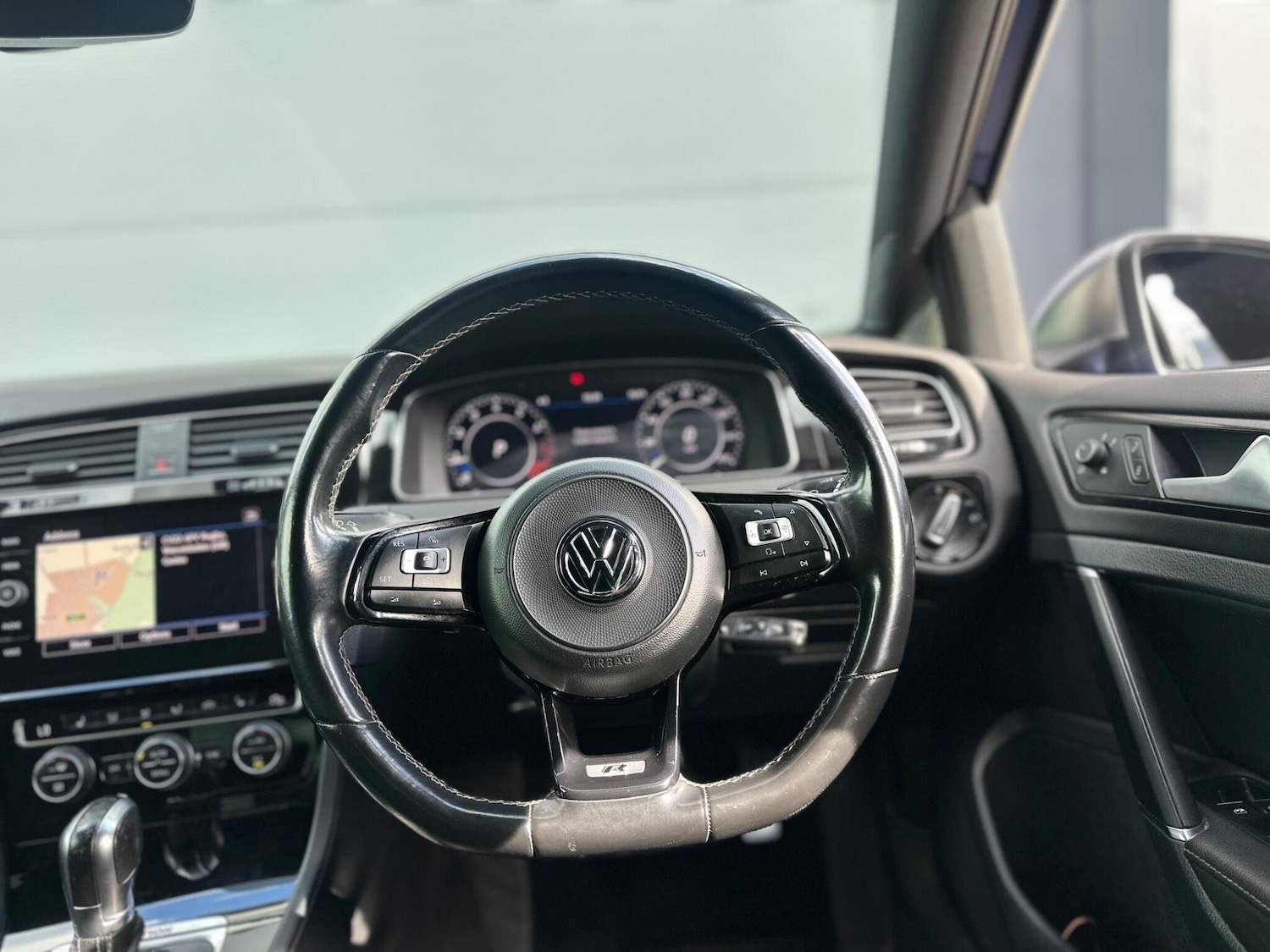 Used Volkswagen Golf 2017 for sale - 76781133: Photo 21