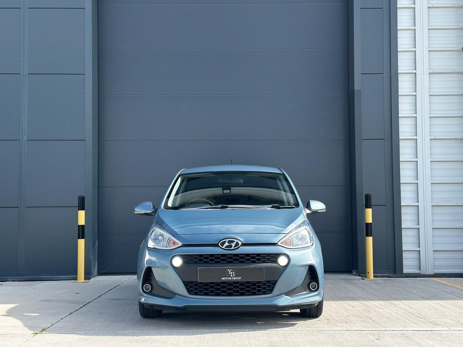 Used Hyundai i10 2017 for sale - 77255512: Photo 2