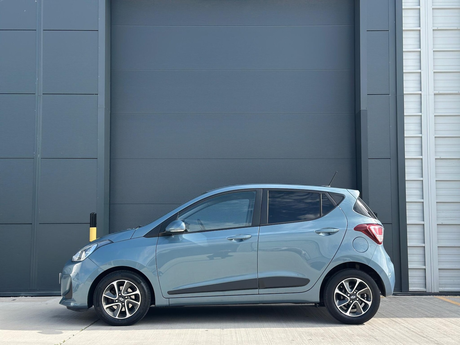 Used Hyundai i10 2017 for sale - 77255512: Photo 4