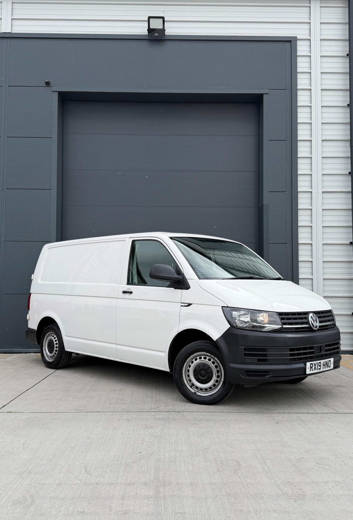 Used Volkswagen Transporter 2019 for sale - 78072964: Photo 1