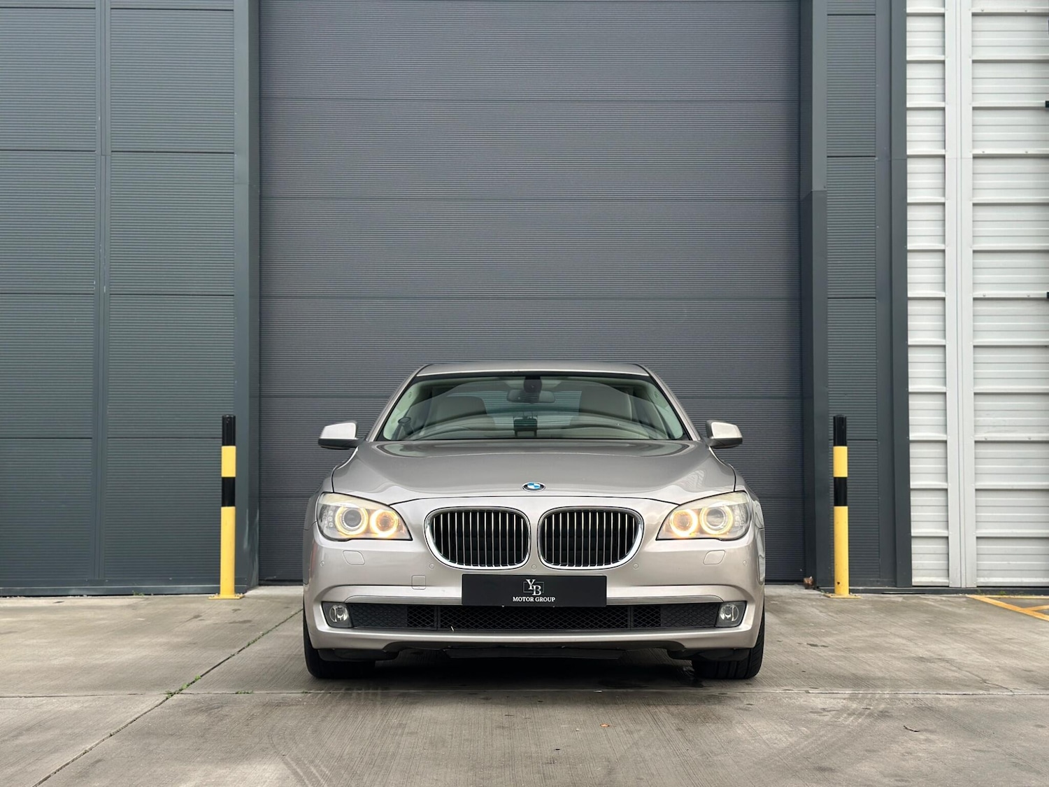 Used BMW 7 Series 2010 for sale - 77135959: Photo 2