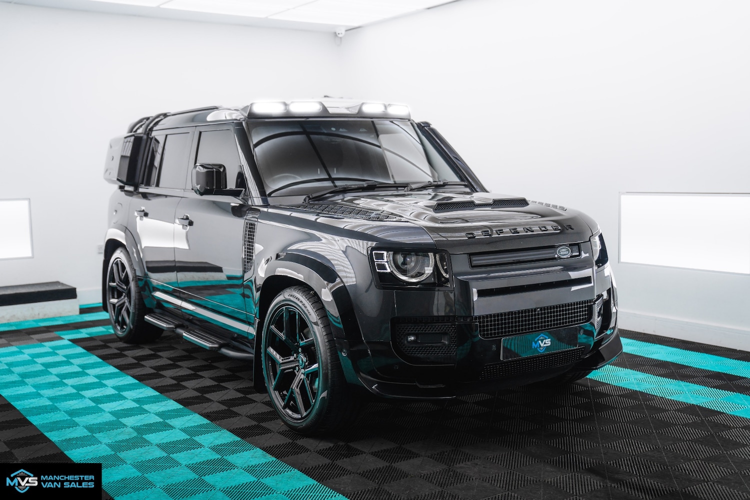 Used Land Rover Defender 2023 for sale - 76638695: Photo 1