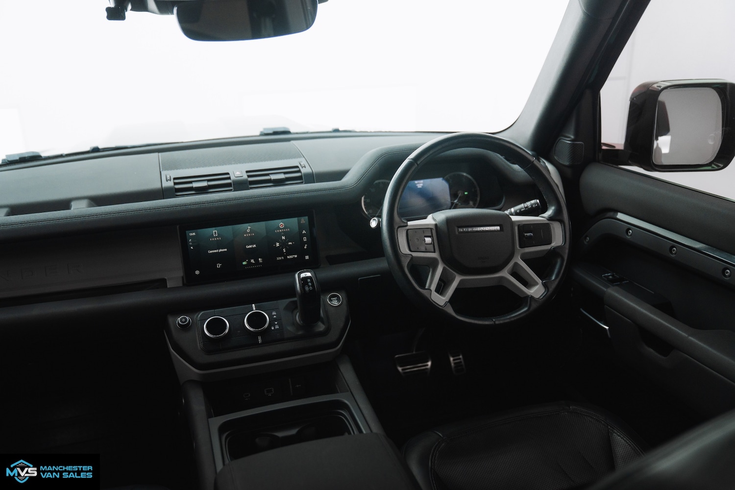 Used Land Rover Defender 2023 for sale - 76638695: Photo 11