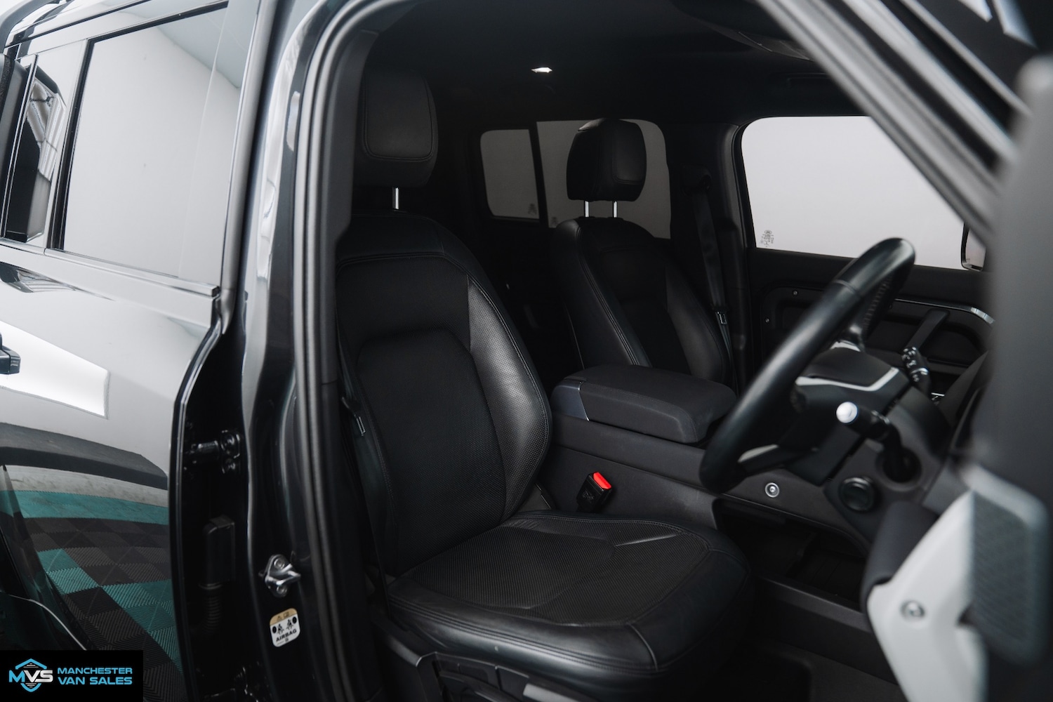 Used Land Rover Defender 2023 for sale - 76638695: Photo 12