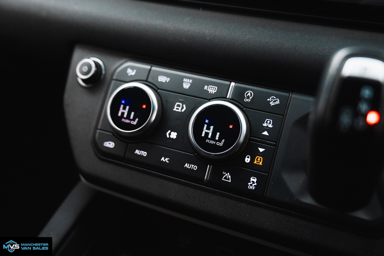 Used Land Rover Defender 2023 for sale - 76638695: Photo 15